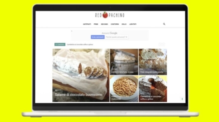 Mockup sito web Red Pachino su MacBook per blog di ricette italiane con design moderno